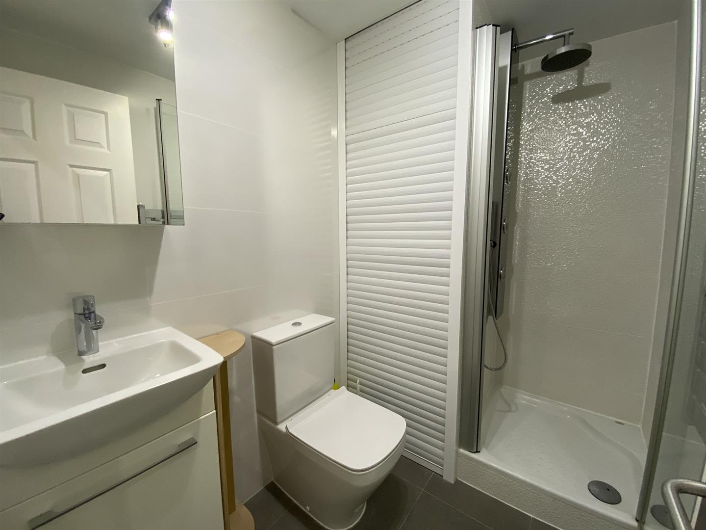 Image of Apartment - 5 Bedrooms - 3 Bathrooms for Sale in Marina Bay-Gibraltar, Image 18